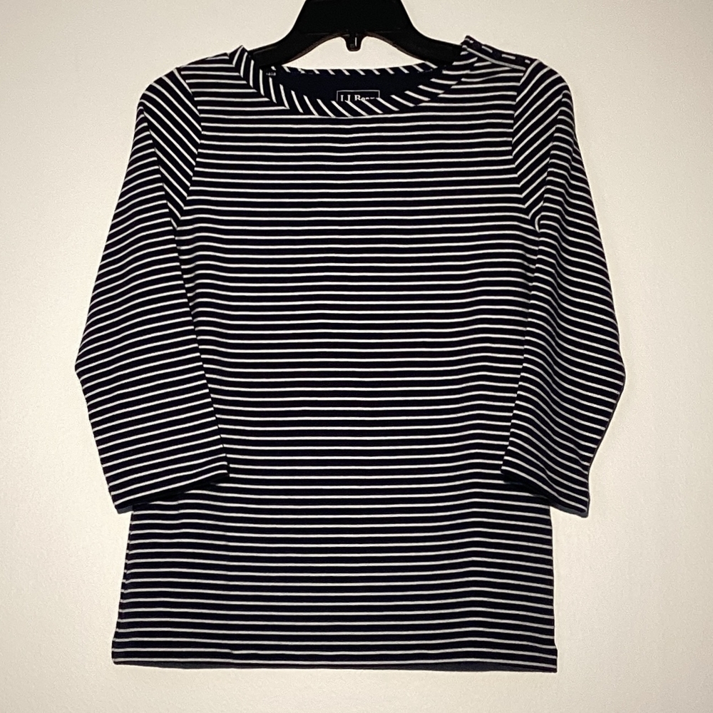 L.L. Bean Navy Blue and White Fitted Ribbed 3/4 Sleeve Top